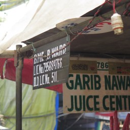 Vidéo : Varanasi et Mumbai – Drinks de rue + Buffalo à la moelle DÉCADENT