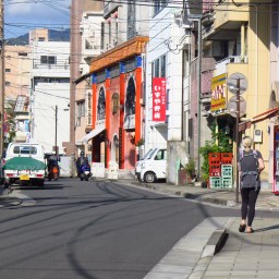 Vidéo : Hiroshima et Fukuoka. CAPSULE HOTEL et street food avec Marine !